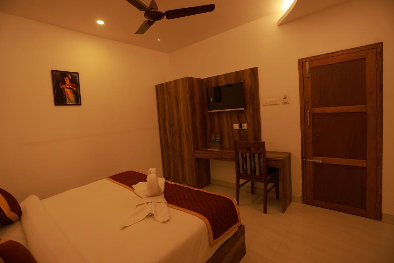 Malavikas Black Beach Resort Varkala Eksteriør bilde