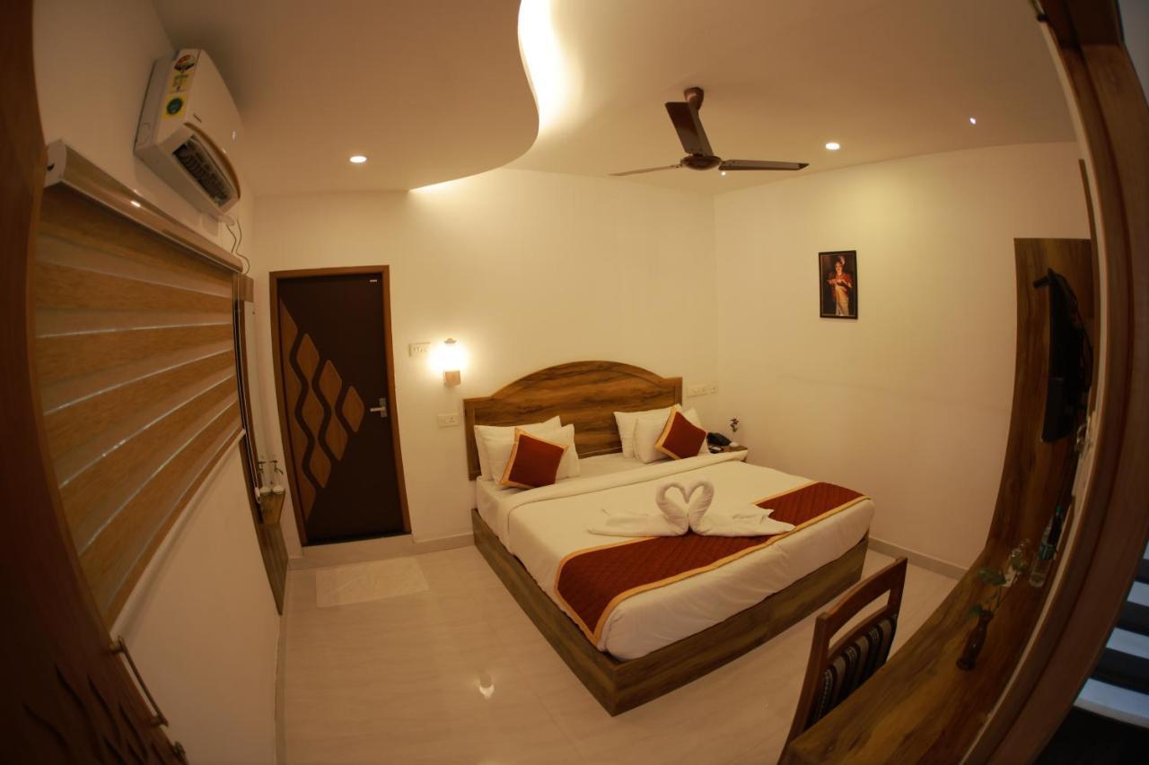 Malavikas Black Beach Resort Varkala Eksteriør bilde
